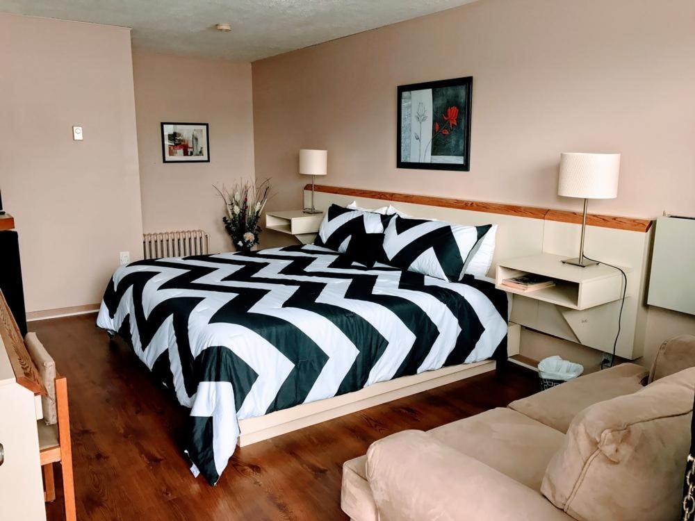 Motel Belle Riviere Saint-Jean-sur-Richelieu Buitenkant foto