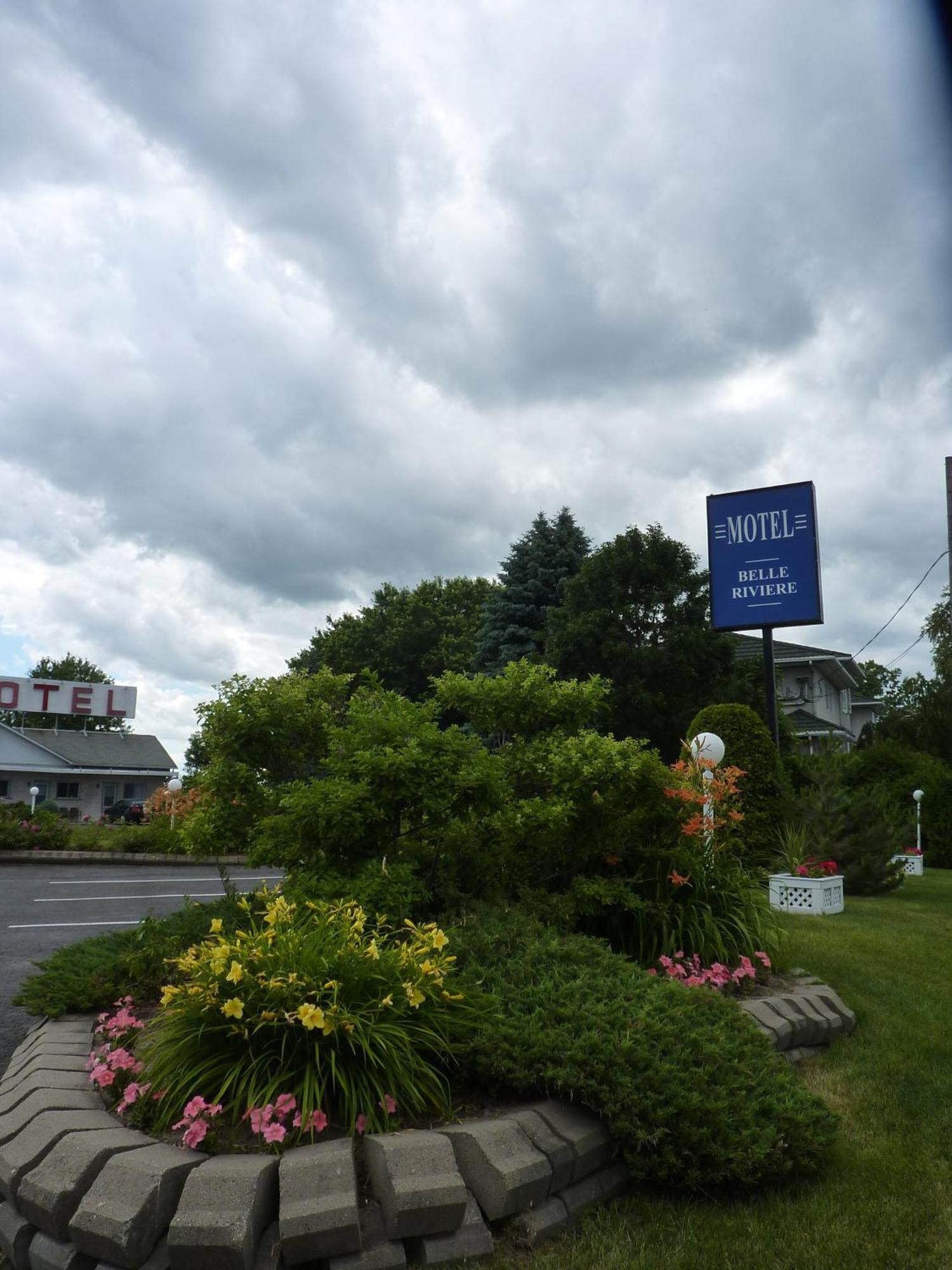 Motel Belle Riviere Saint-Jean-sur-Richelieu Buitenkant foto