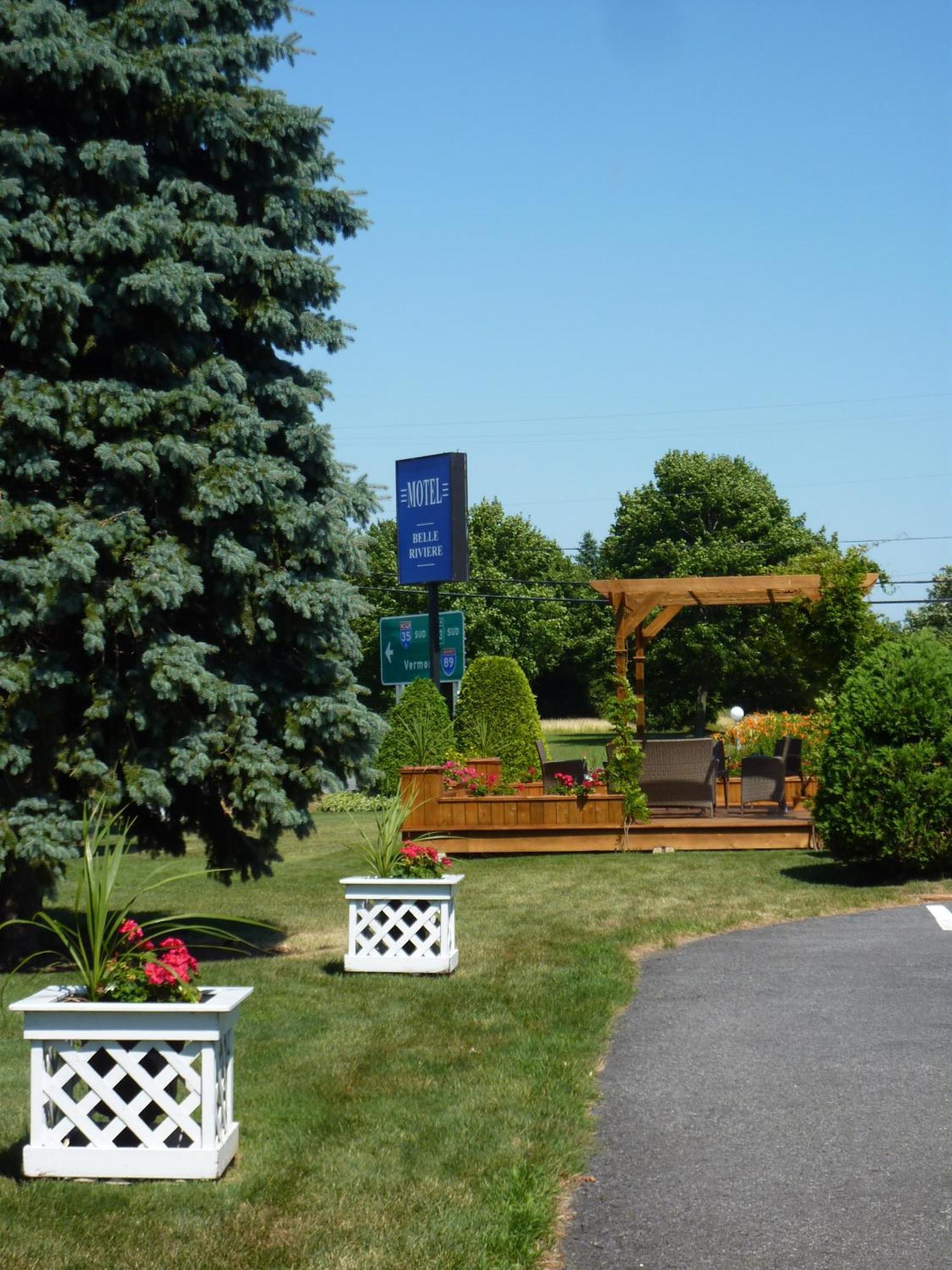 Motel Belle Riviere Saint-Jean-sur-Richelieu Buitenkant foto