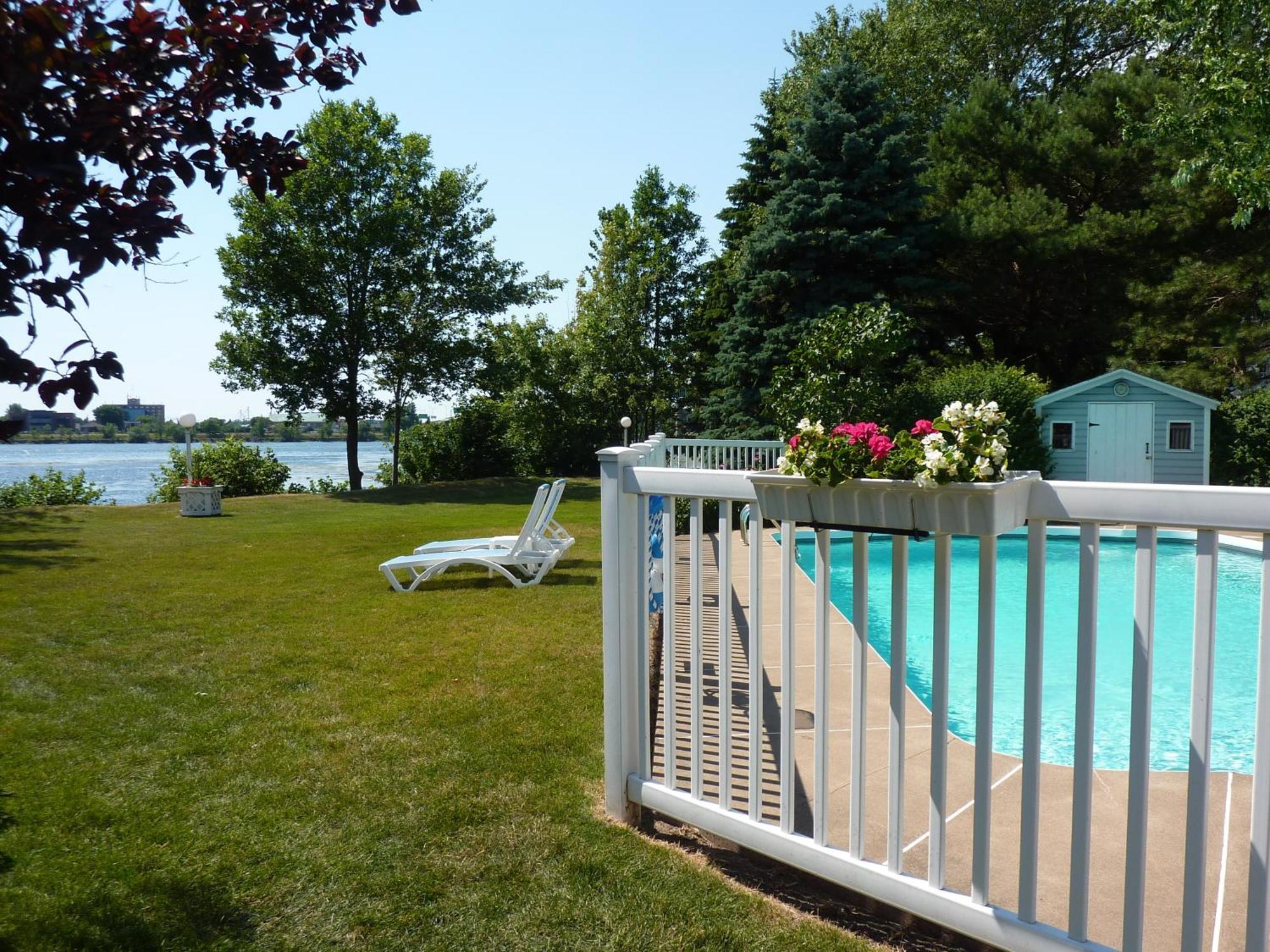 Motel Belle Riviere Saint-Jean-sur-Richelieu Buitenkant foto