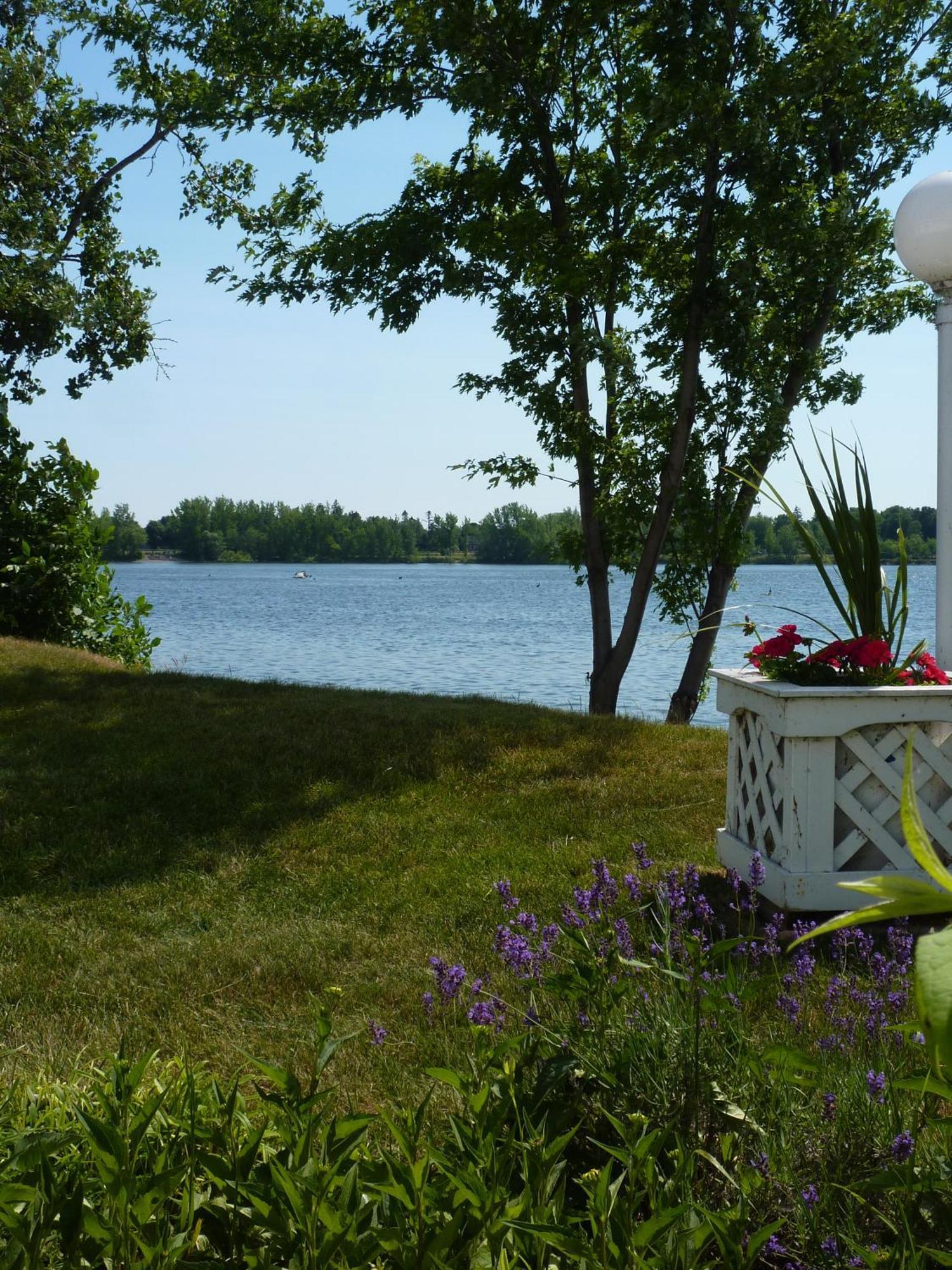 Motel Belle Riviere Saint-Jean-sur-Richelieu Buitenkant foto