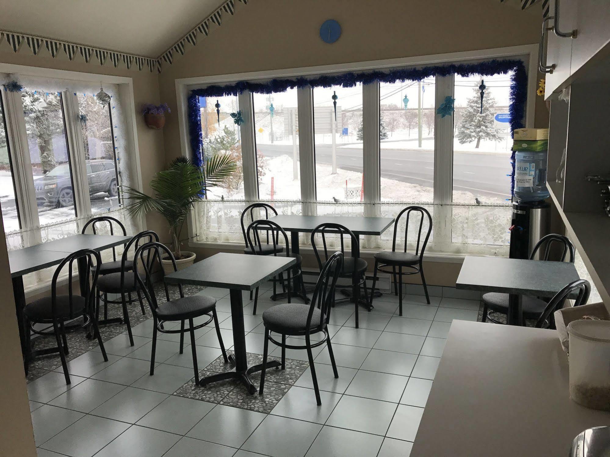 Motel Belle Riviere Saint-Jean-sur-Richelieu Buitenkant foto