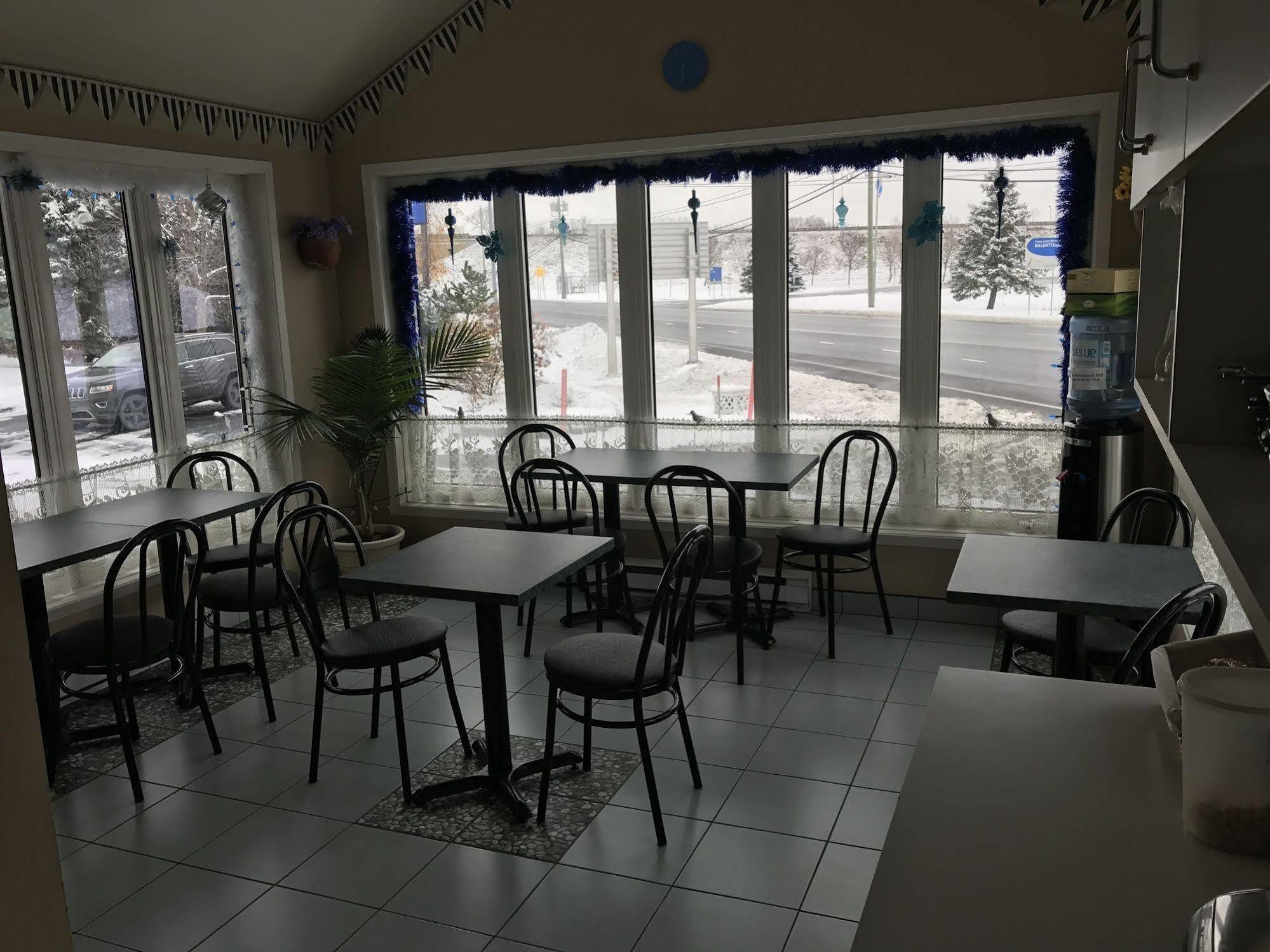 Motel Belle Riviere Saint-Jean-sur-Richelieu Buitenkant foto