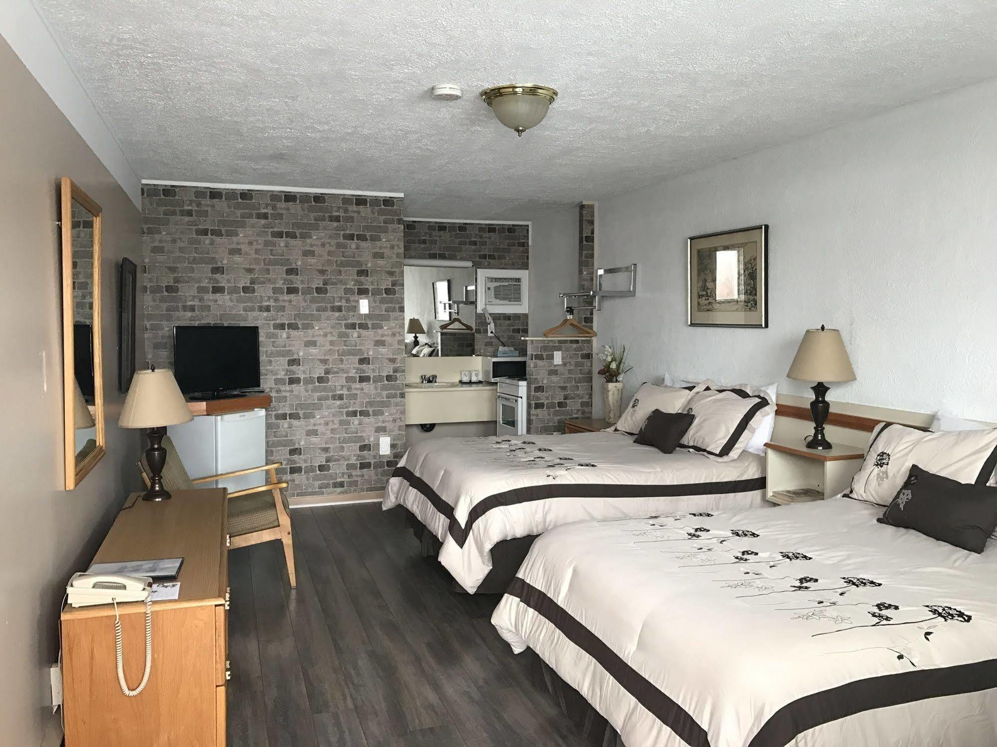 Motel Belle Riviere Saint-Jean-sur-Richelieu Buitenkant foto